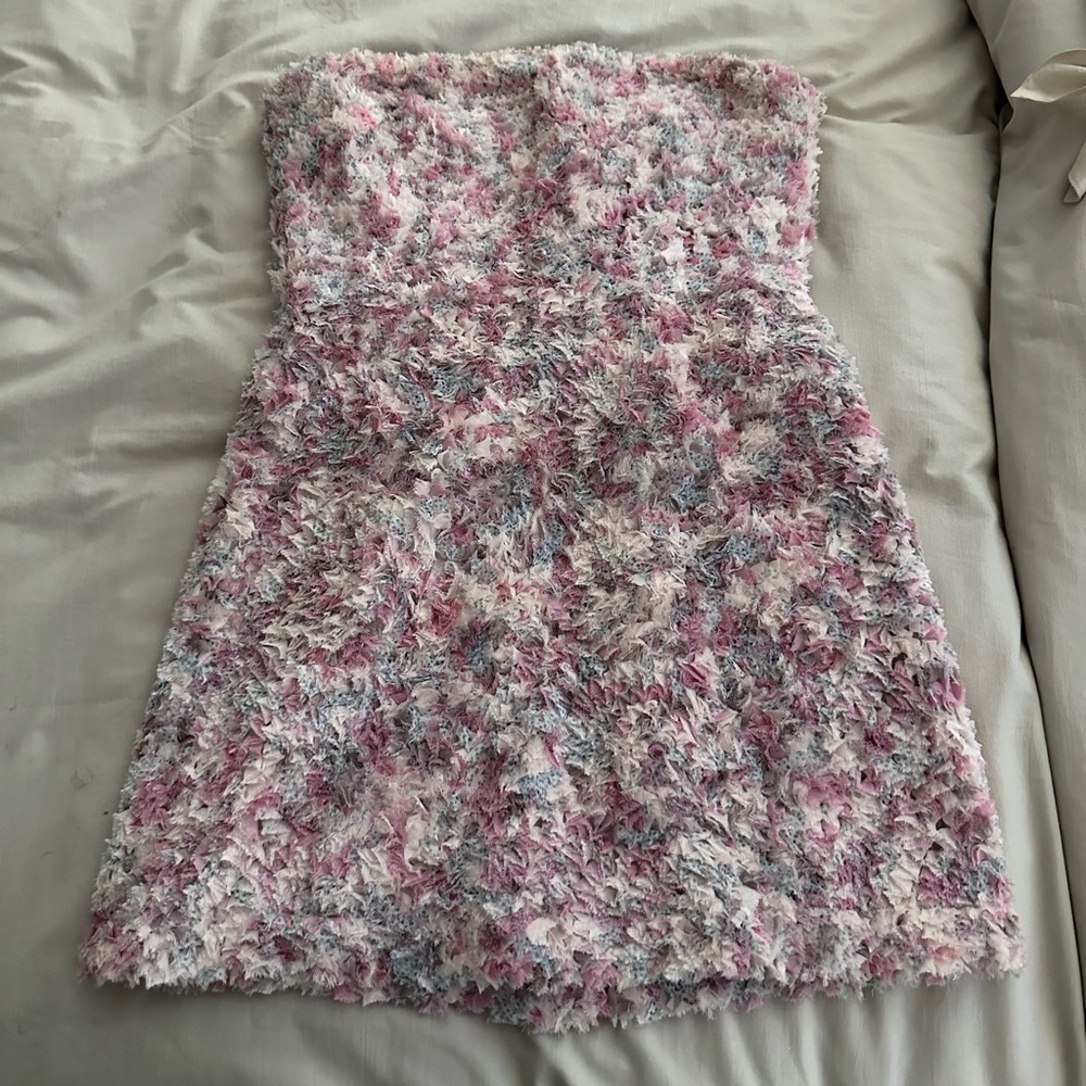 Straplesss textured dress